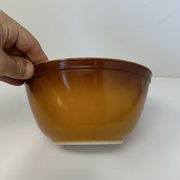 Vintage woodland Pyrex no 402 bowl - Picture 2 of 3